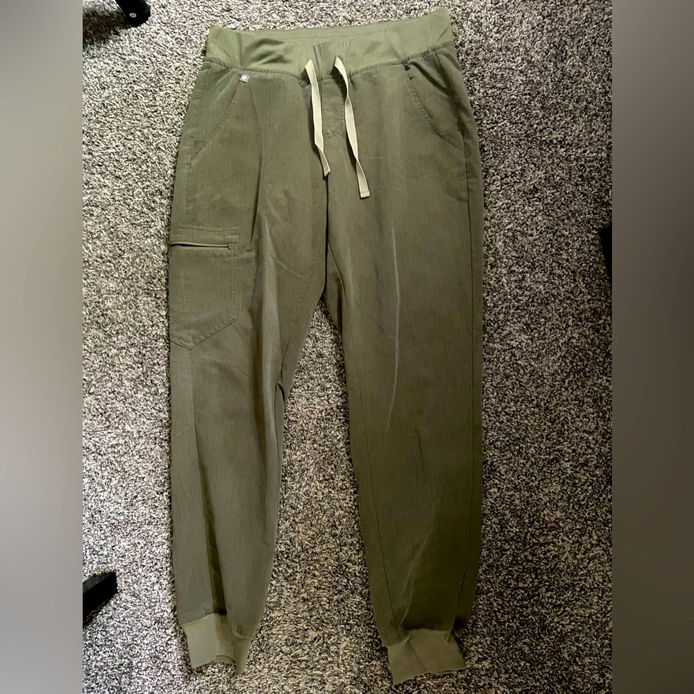 FIGS scrubs Zamora bottoms, jogger, size S, forest green color